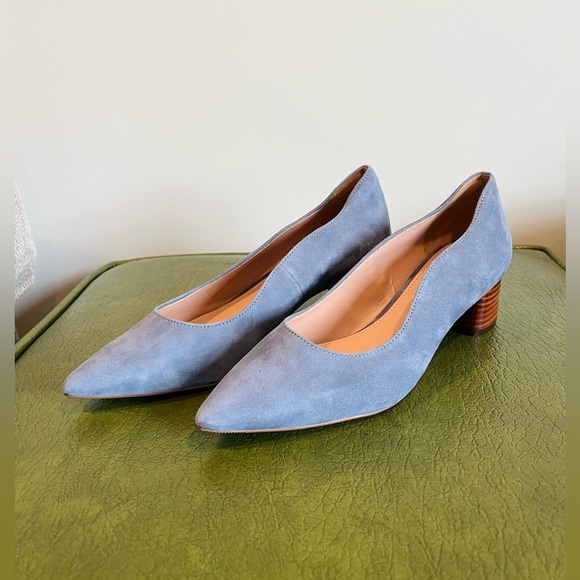 Cole Haan Pointy Toes Block Heel Pump in pretty blue suede, New! - Picture 2 of 6